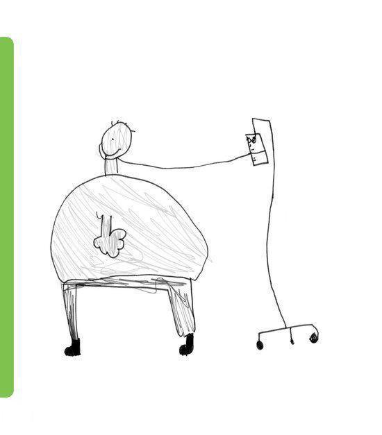 Kindertekening van een man in een rolstoel met infuuspaal.