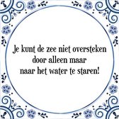 Tegeltje met Spreuk (Tegeltjeswijsheid): Je kunt de zee niet oversteken door alleen maar naar het water te staren! + Kado verpakking & Plakhanger