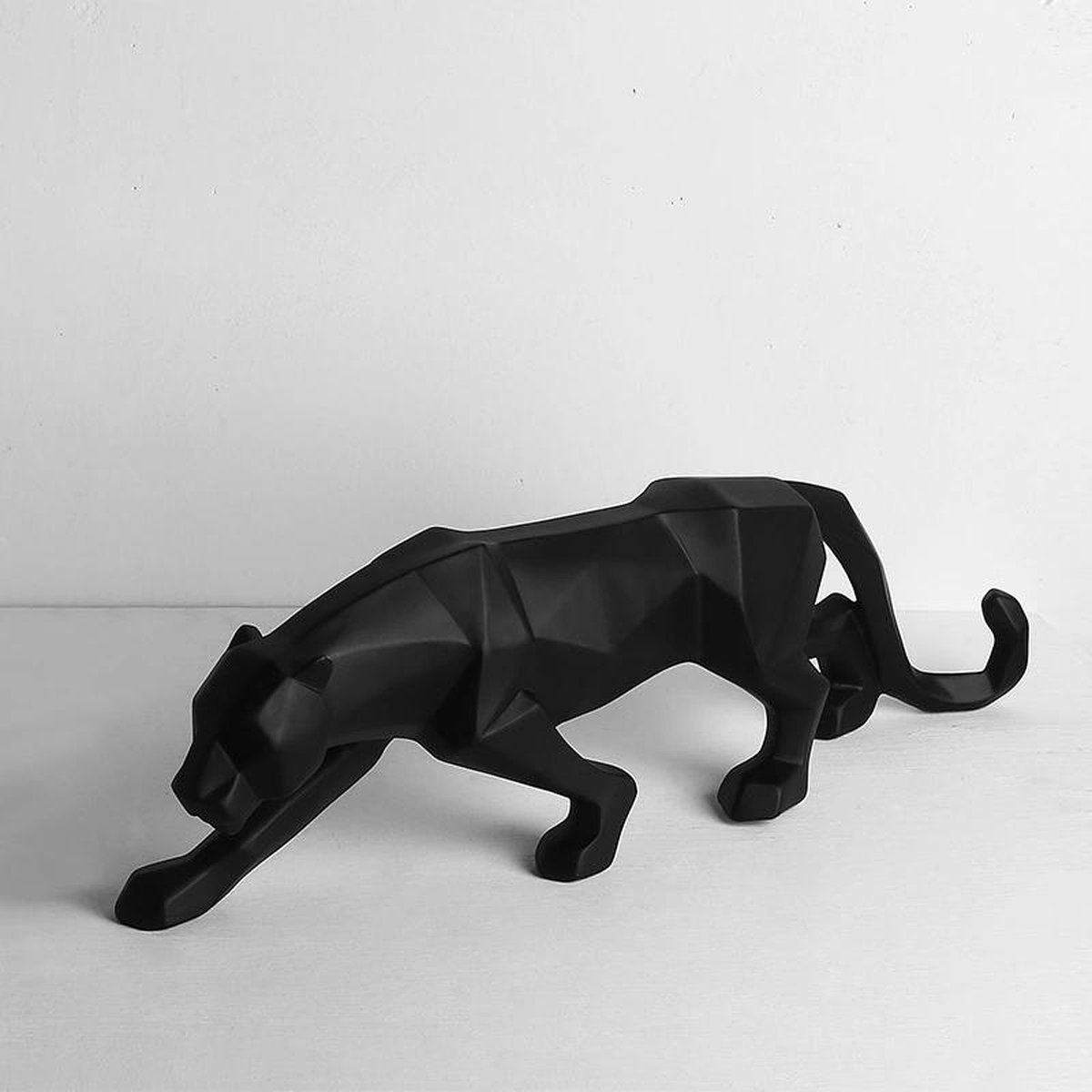 Wonderbaarlijk strijd vrouwelijk Standbeeld Zwarte Panter | Moderne kunst - abstract | Black panther |  bol.com