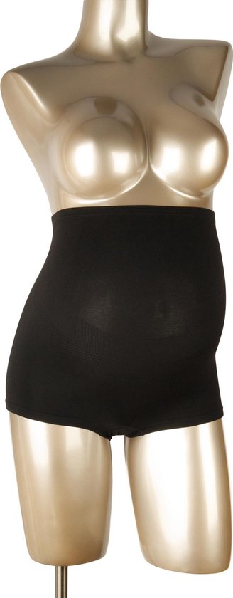 Zwarte zwangerschaps boxershorts met hoge taille op een gouden mannequin.