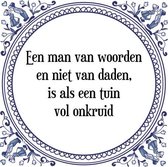 Tegeltje met Spreuk (Tegeltjeswijsheid): Een man van woorden en niet van daden, is als een tuin vol onkruid + Kado verpakking & Plakhanger