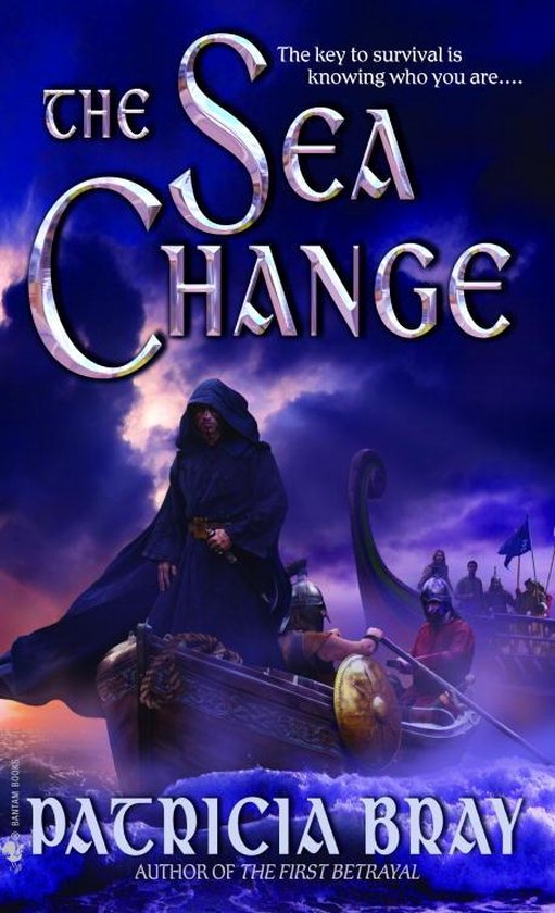 Boekomslag van The Sea Change. Een figuur in een zwarte mantel staat in een boot, met op de achtergrond een vloot.