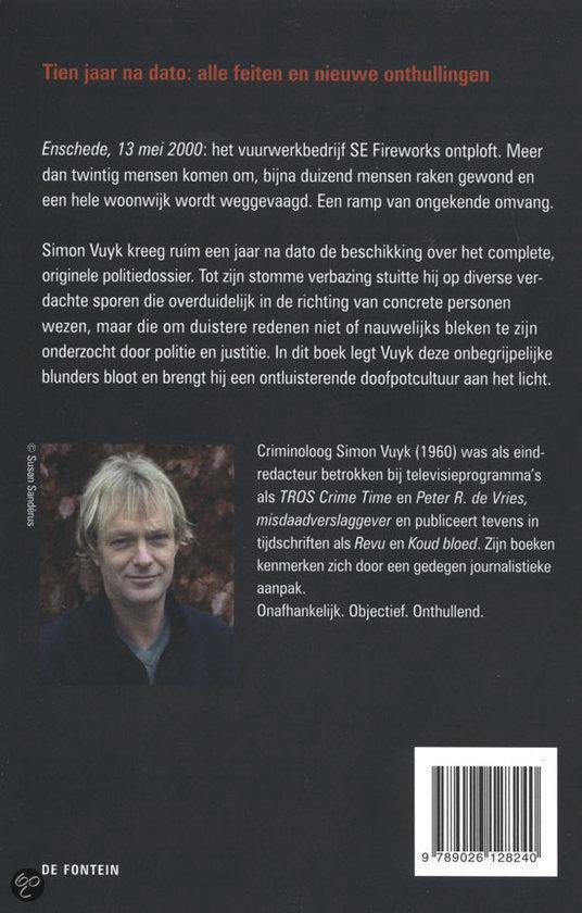 Achterkant van een boek met een portret van Simon Vuyk en een barcode.