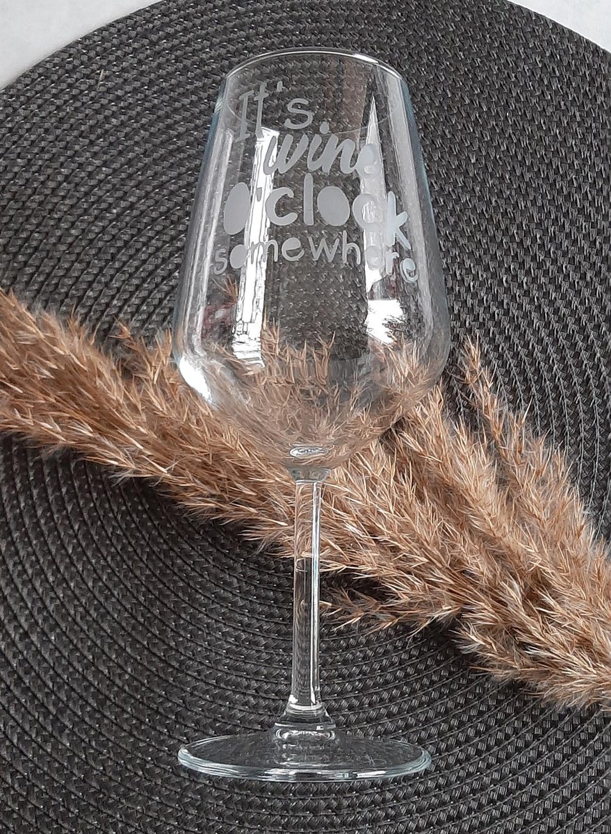 Mint11 - Wijnglas met tekst - It's wine o'clock somewhere - drinkglas -