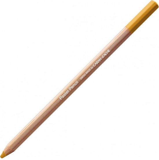 Caran d'Ache Pastel potlood, kleur golden ochre (033), met houten omhulsel en gele punt.