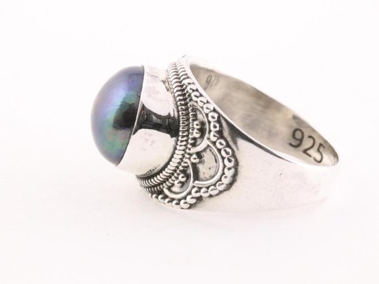 Bewerkte zilveren ring met zwarte parel - maat 18 | bol.com