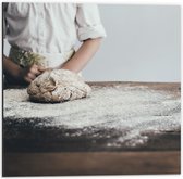 Dibond - Bakker Brood aan het Maken - 50x50cm Foto op Aluminium (Met Ophangsysteem)