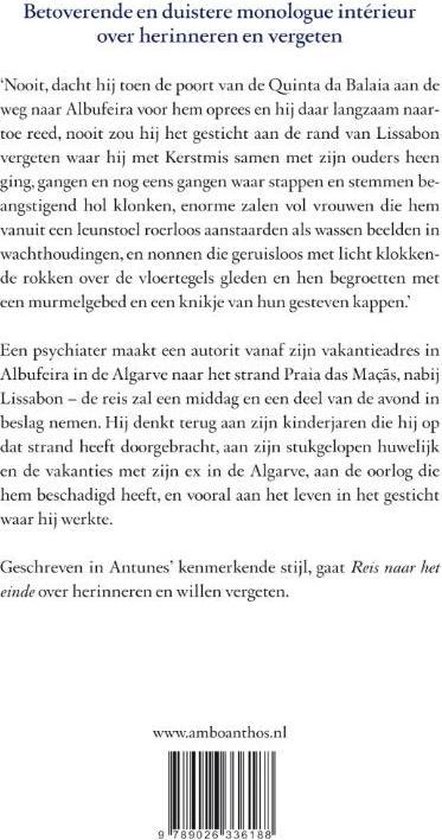 Achterkant boekhoes met tekst. Boek 'Reis naar het einde'. ISBN 9789026336188.