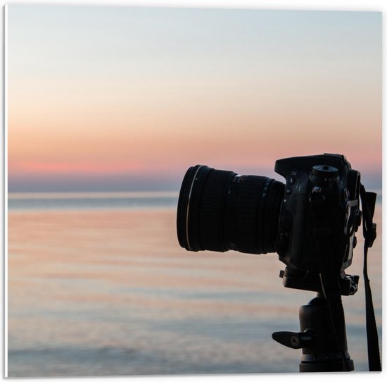 Forex - Fotocamera met Zonsondergang  - 50x50cm Foto op Forex