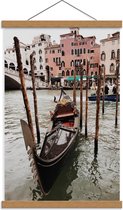 Schoolplaat – Bootje in het Water van Venetië  - 40x60cm Foto op Textielposter (Wanddecoratie op Schoolplaat)