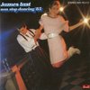 Een man en vrouw dansen op het album "James Last non stop dancing '85". De vrouw draagt een roze jurk en witte laarzen.