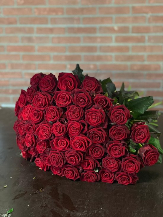 Rode Rozen - Vers -Lengte 60 cm - 100 Rozen - Valentijns rozen | bol.com