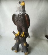 MadDeco - beeldje - Bald Eagle - adelaar op boomstronk - polystone