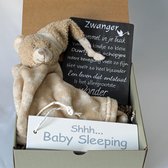 Geschenkset baby, Knuffeldoek beer, tekstbord zwanger