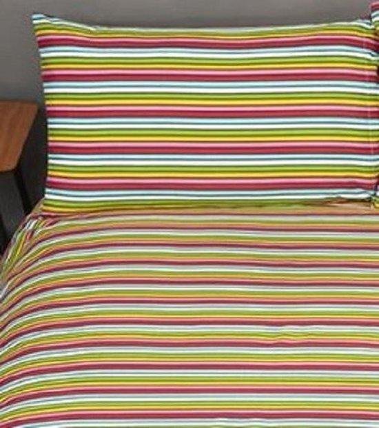 Dekbedovertrek met horizontale strepen in regenboogkleuren.