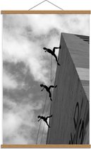 Schoolplaat – Dansende Mensen tegen Gebouw (zwart/wit) - 60x90cm Foto op Textielposter (Wanddecoratie op Schoolplaat)