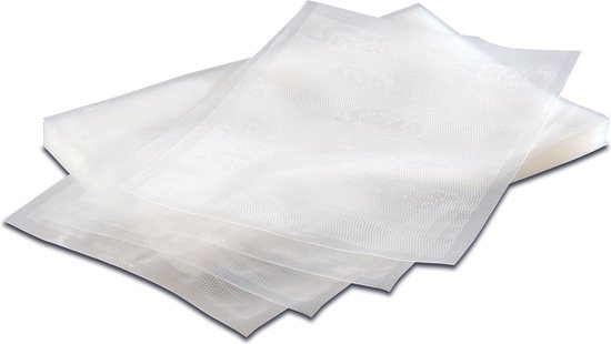 Pile de sacs sous vide transparents avec motif côtelé.