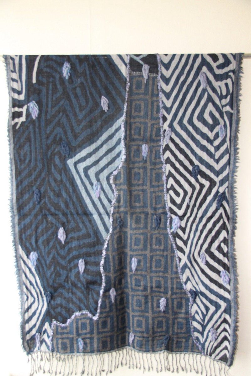 1001musthaves.com Geborduurde wollen dames winter sjaal in diverse blauwe tinten 70 x 180 cm