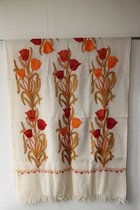 1001musthaves.com Luxe geborduurde wollen sjaal florale motieven in rood oranje op een crème basis 70 x 180 cm
