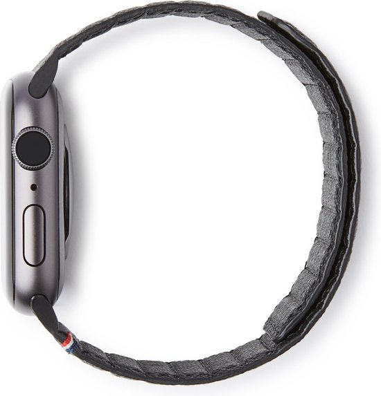 DECODED Traction Strap Lite - Magnetische Horlogeband | Geschikt voor Apple Watch 6 / SE / 5 / 4 (44 mm) en Apple Watch 3 / 2 / 1 (42 mm) - Zwart - Decoded