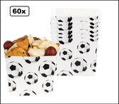 60x Voetbal snack bakjes 40cl - Sport voetballen thema feest party chips nootjes snoep hapjes fun