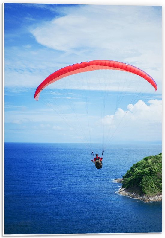 Forex - Parasailen boven Bergen en Zee - 40x60cm Foto op Forex