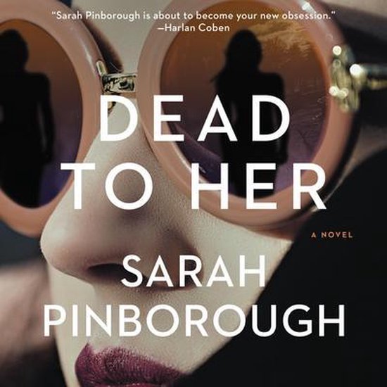 Boekomslag: vrouw met zonnebril, reflecterende glazen tonen silhouet, titel 'Dead to Her' door Sarah Pinborough.
