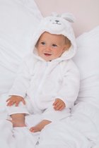 Kraamcadeau Baby onesie konijn wit gepersonaliseerd met naam 6-12 maanden