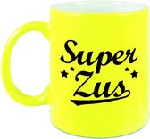 Super zus cadeau mok / beker neon geel met sterren 330 ml