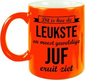 Leukste en meest geweldige juf cadeau koffiemok / theebeker neon oranje 330 ml