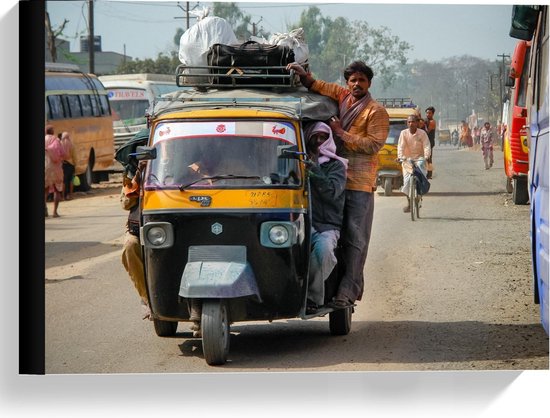 Canvas  - Mannen op Tuktuk in Buitenland - 40x30cm Foto op Canvas Schilderij (Wanddecoratie op Canvas)