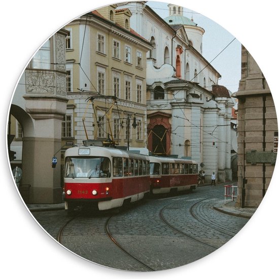 Forex Wandcirkel - Rode Tram in de Stad - 50x50cm Foto op Wandcirkel (met ophangsysteem)