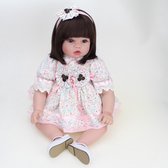Reborn baby pop me donker haar en bloemetjes jurk (handgemaakt) meisje - Knuffelpop - Levensecht - 55 cm