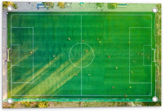 Tuinposter – Voetbalveld van Boven - 60x40cm Foto op Tuinposter  (wanddecoratie voor buiten en binnen)