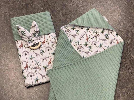 wikkeldoek wikkeldeken omslagdoek oud groen jungle giraffe olifantjes