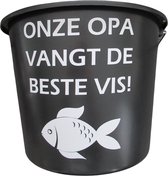 Cadeau Emmer - Onze Opa vangt de Beste Vis! - 12 liter - zwart - cadeau - geschenk - gift - kado - verjaardag - Vaderdag