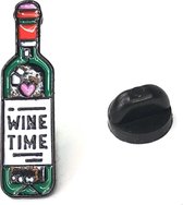 Rode Wijn Fles Wine Time Tekst Emaille Pin 3.1 cm / 0.9 cm / Groen Wit