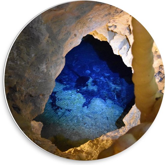 Forex Wandcirkel - Bruine Grot met Blauw Water - 30x30cm Foto op Wandcirkel (met ophangsysteem)