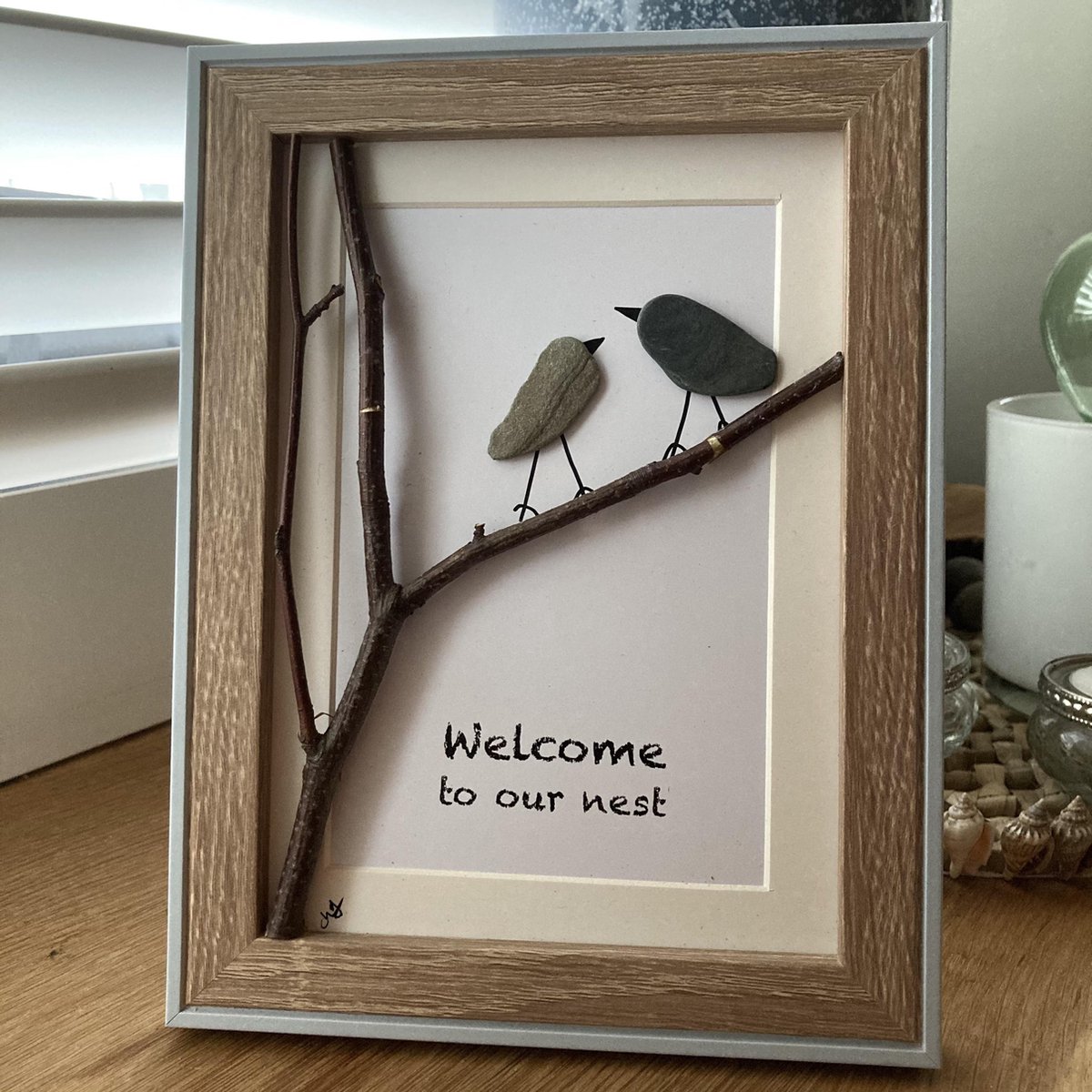 Schilderijtje 3D. Welcome to our nest. 16 x 21 cm. lijstje is wit.