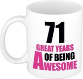 71 great years of being awesome cadeau mok / beker wit en roze