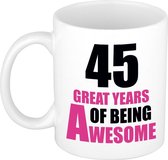 45 great years of being awesome cadeau mok / beker wit en roze