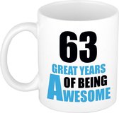 63 great years of being awesome cadeau mok / beker wit en blauw
