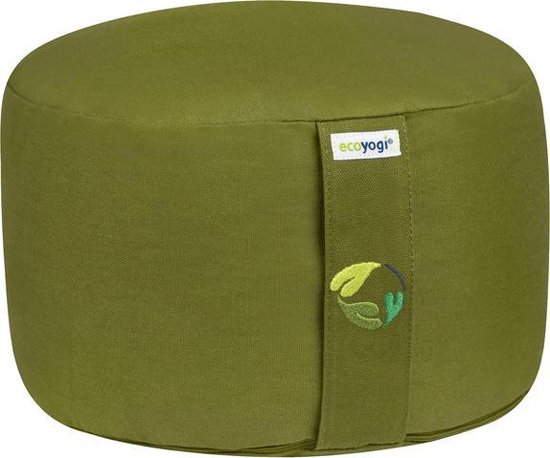 Olijfgroen meditatiekussen met een rond design. Het kussen heeft een label met 'ecoyogi' en een groen geborduurd logo op een band.