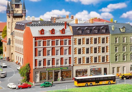 Faller - 2 Renovated town houses with shops - FA232389 - modelbouwsets, hobbybouwspeelgoed voor kinderen, modelverf en accessoires
