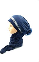 Een speciale blauwe hoofddoek, hijab, sjaal.