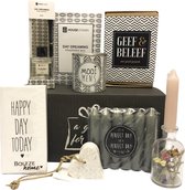 Cadeau pakket mooi mens 6 - Zeep - Thee - Valentijn - Borrelpakket - Chocolade - Kaarsen - Vrouwen cadeau - Geschenkset vrouwen - Cadeaupakket - Cadeau - Giftset - Goedkope cadeautjes - Eten 