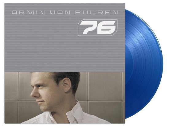Transparant blauwe vinylplaat met albumhoes 'Armin van Buuren 76'.