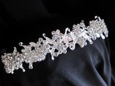 Tiara Zilver - Bloemenversiering - Diamantjes - Haarsieraad - Diadeem - Breedte 2,2 cm