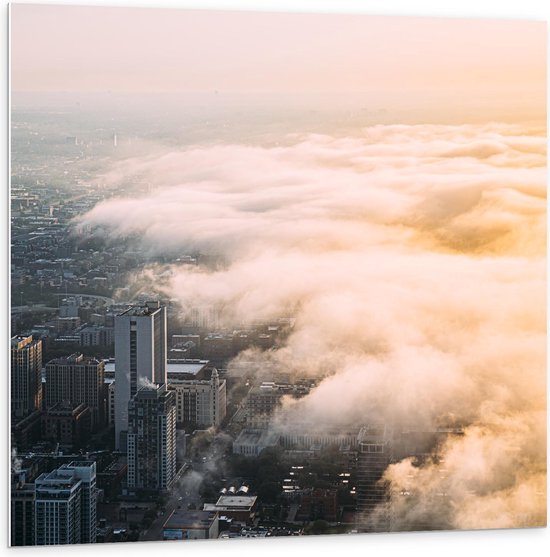 Forex - Laag Hangende Wolken boven Stad - Foto op Forex