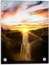 Tuinposter – Zon bij Waterval van Berg - 30x40cm Foto op Tuinposter  (wanddecoratie voor buiten en binnen)